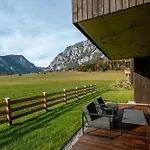 Mountain Paradise - By Mynests 아파트 그뢰브밍