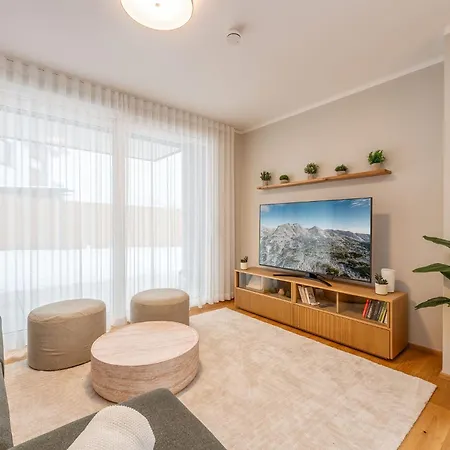 Mountain Paradise - By Mynests Grobming